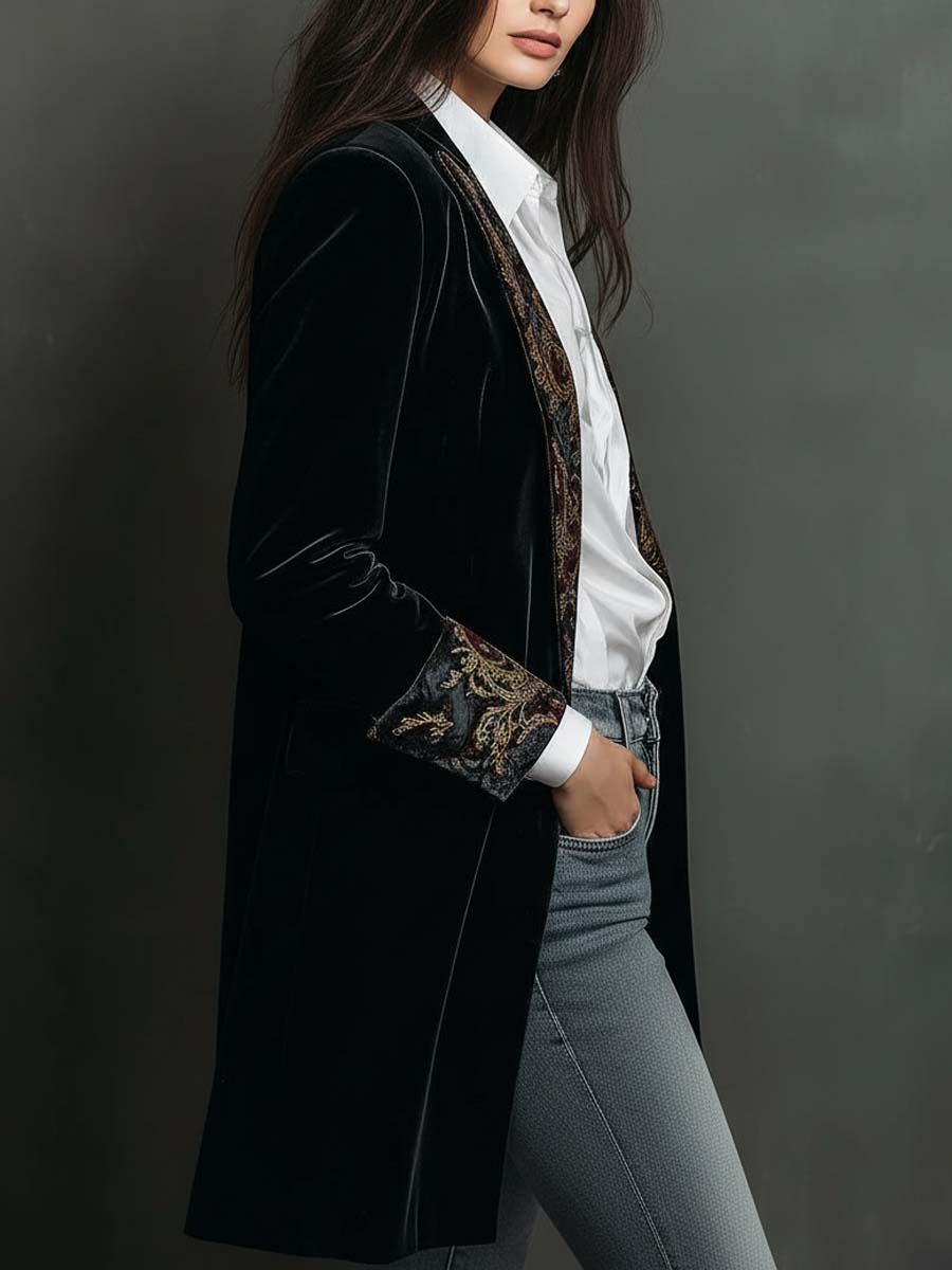 Dorotea | Blazer Negro Entallado con Elegante Estampado Barroco