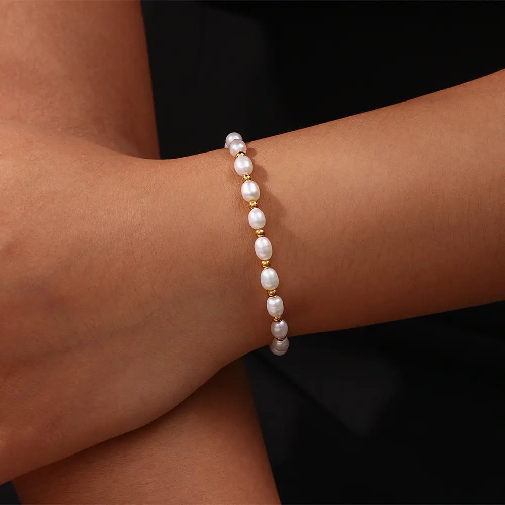 Zaida | Pulsera de perlas y eslabones dorados