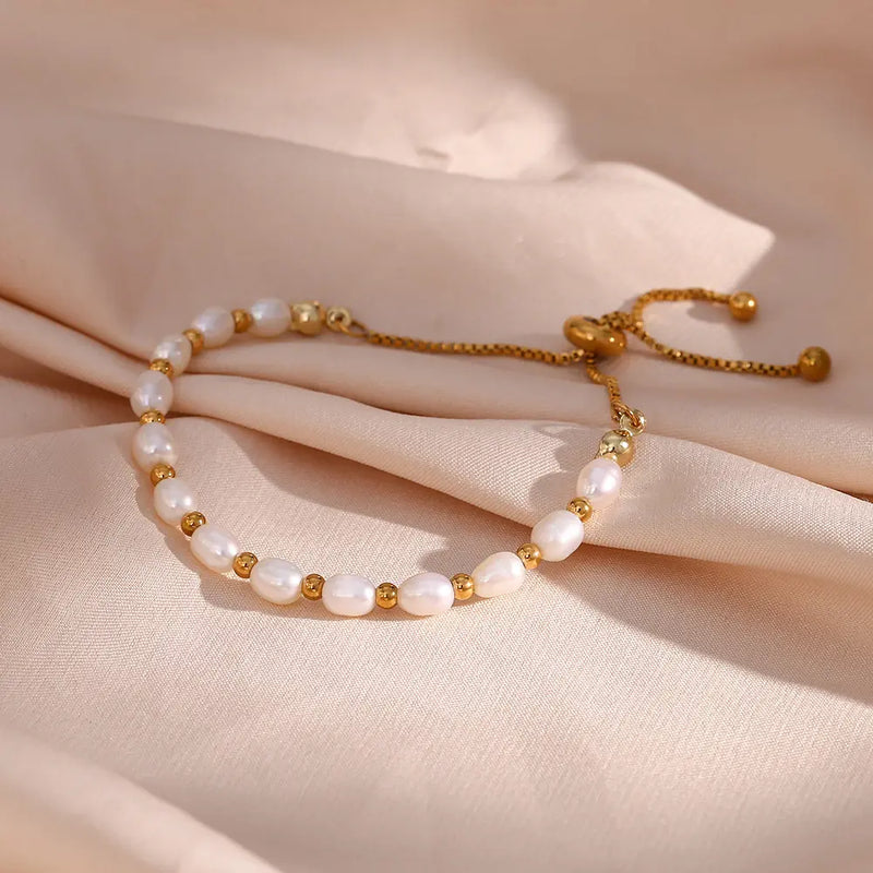 Zaida | Pulsera de perlas y eslabones dorados