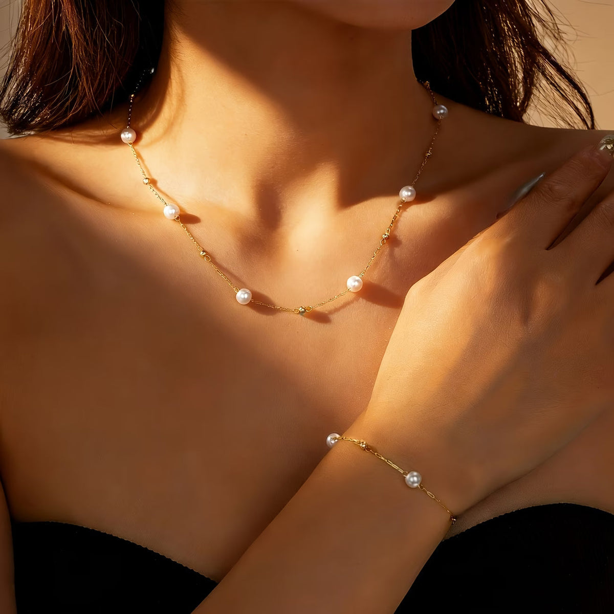 Raquel | Conjunto de joyas con collar fino de perlas
