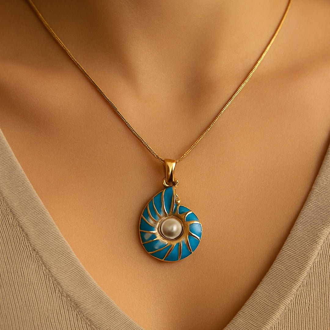 Marta | Collar con colgante de perla de concha