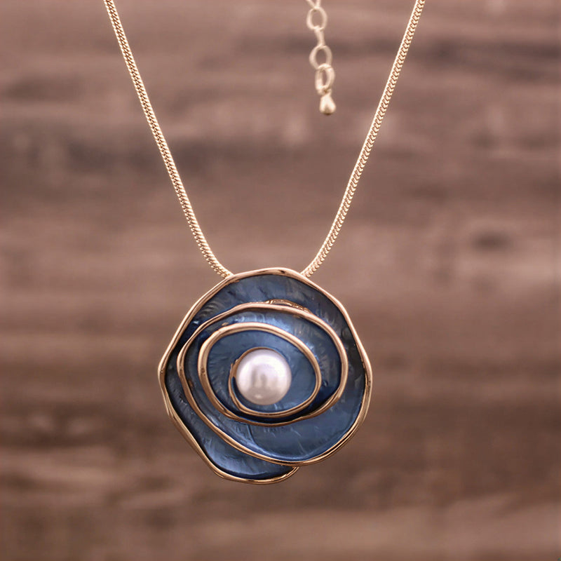 Nuria | Collar con perlas azuladas