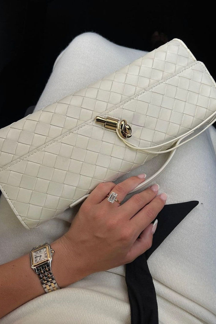 Maite | Cartera de mano con lazo dorado