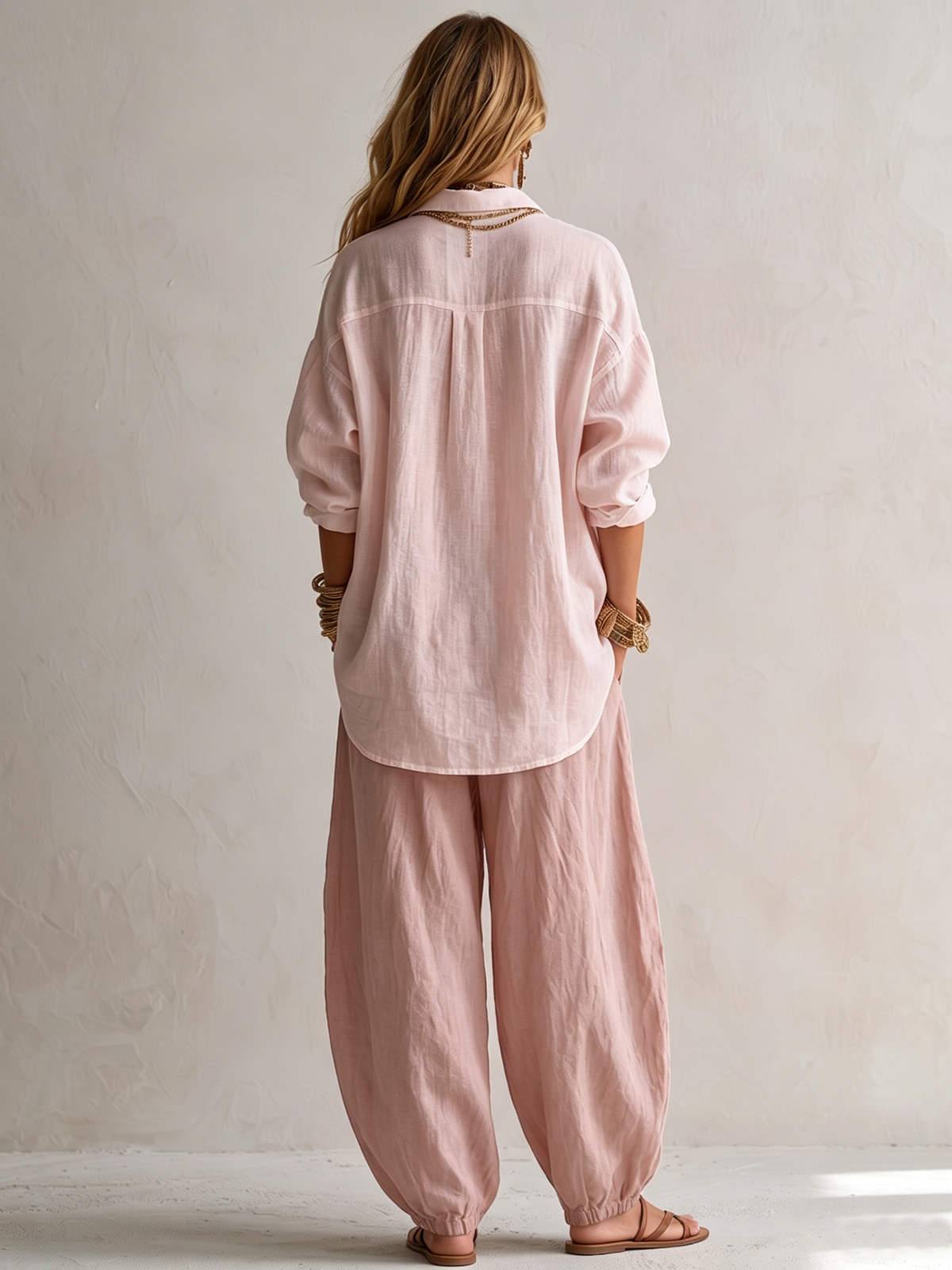 Concha | Conjunto de Blusa Blanca Holgada y Pantalón Farol Verde Oliva