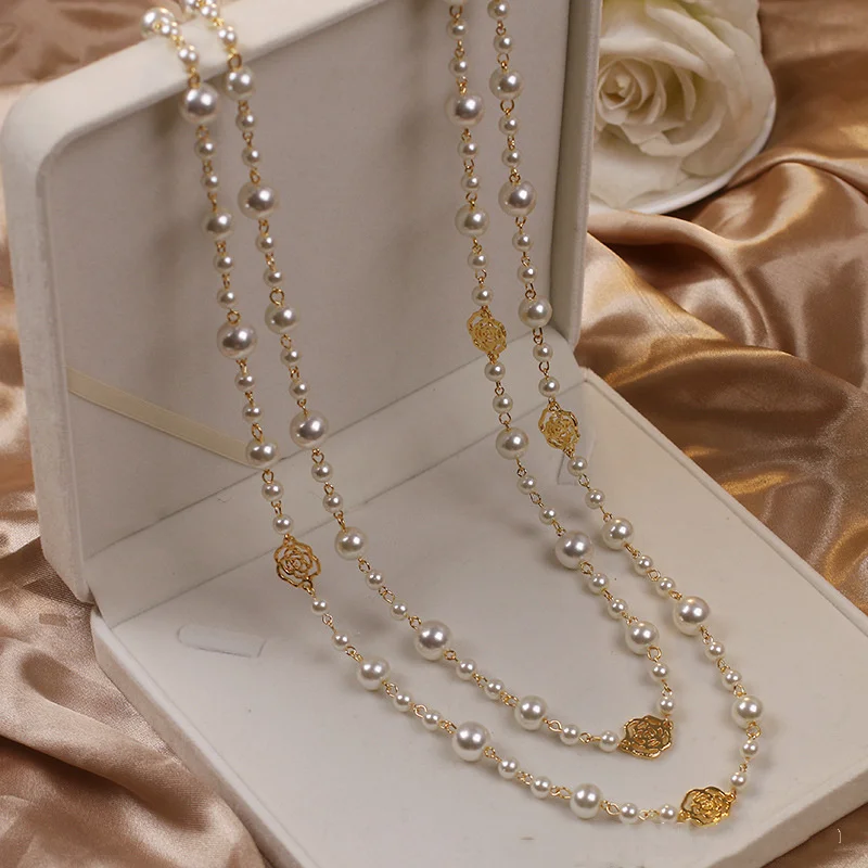 Aitana | Collar con perlas doradas